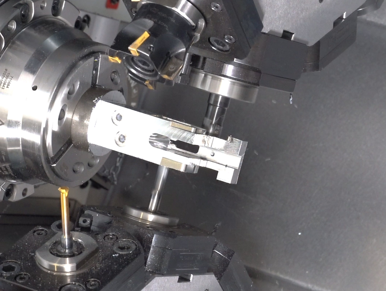 PROGRAMMIEREN VON FRÄSBEARBEITUNGEN AN EINER NUMERISCH GESTEUERTEN DREHMASCHINE