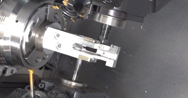 PROGRAMMIEREN VON FRÄSBEARBEITUNGEN AN EINER NUMERISCH GESTEUERTEN DREHMASCHINE