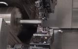 Mecanizado de eje en torno multitorre con contrapunto y gantry