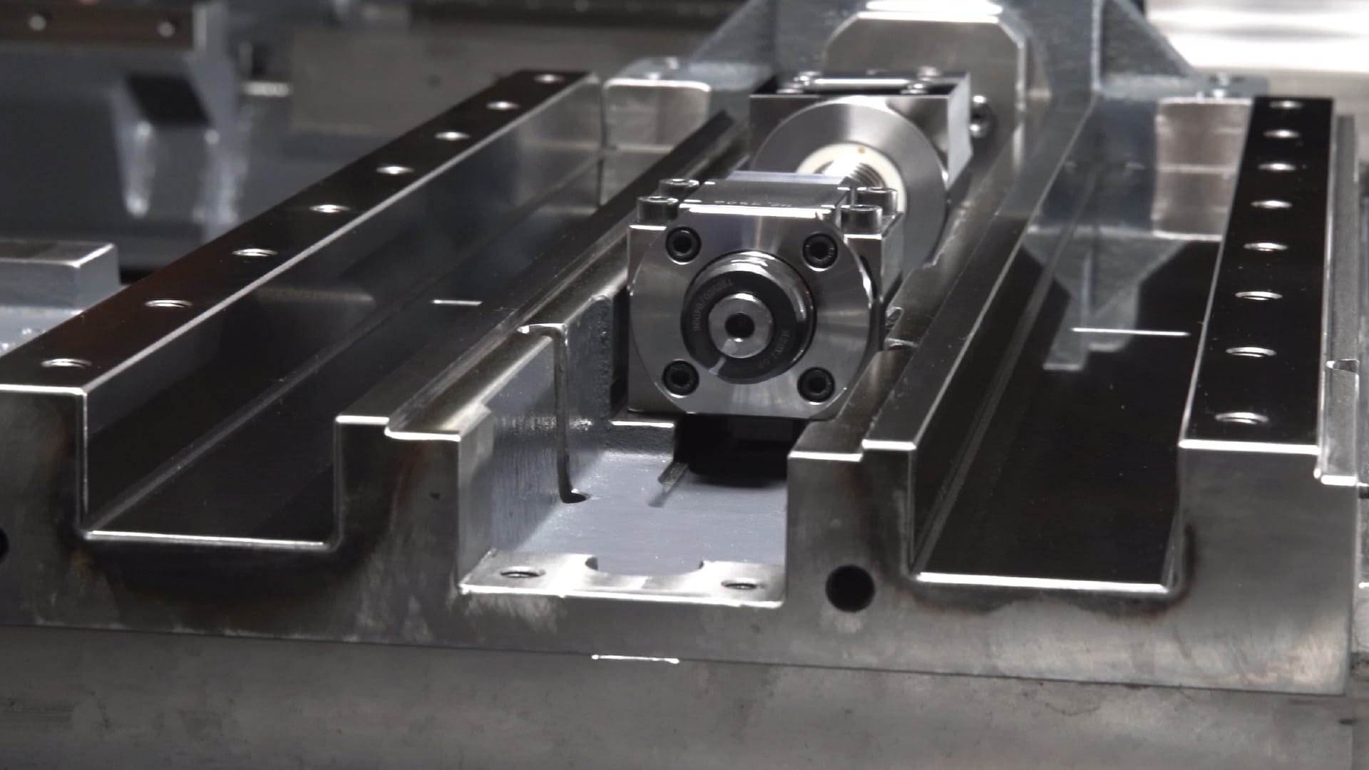 3	METAL-METAL TEMASLI PRİZMATİK KILAVUZLU TURCITE
